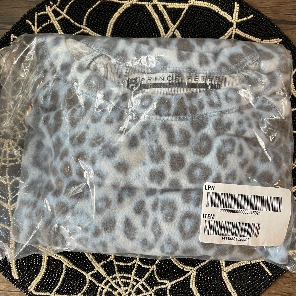 Hacci Snow Leopard Pullover - Picture 4 of 4